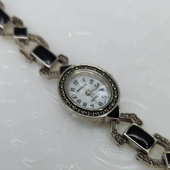 Elegant Black and Silver Tone Watch - Picture 2 of 10